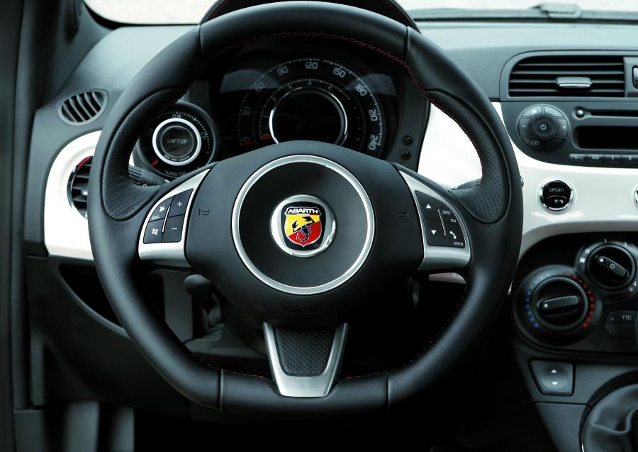  Fiat 500 Abarth 2008 года  (фото 9 из 73)